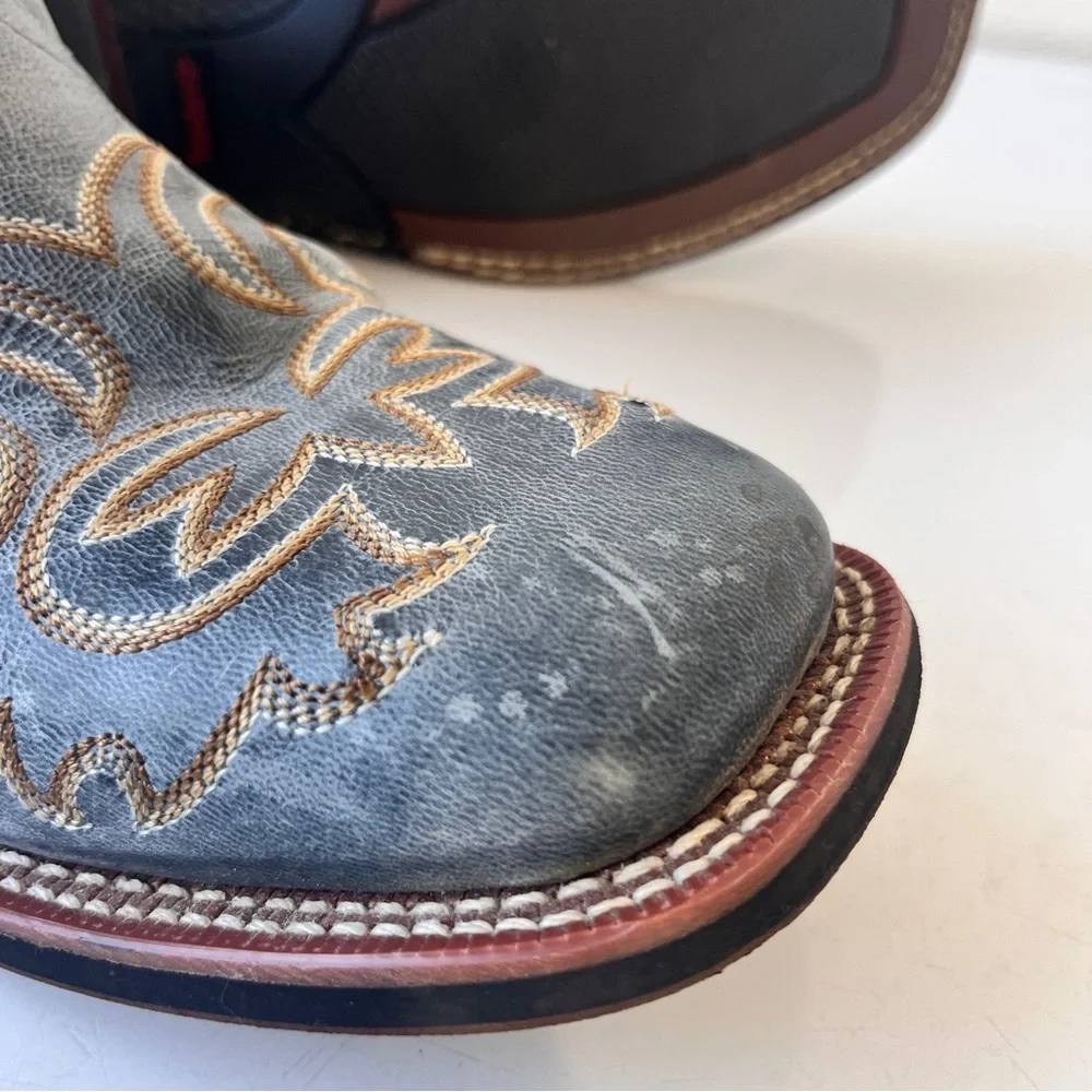 Laredo ladies Ella Blue Leather embroidered square Toe Boots 
▪️size 10 l - Picture 4 of 14